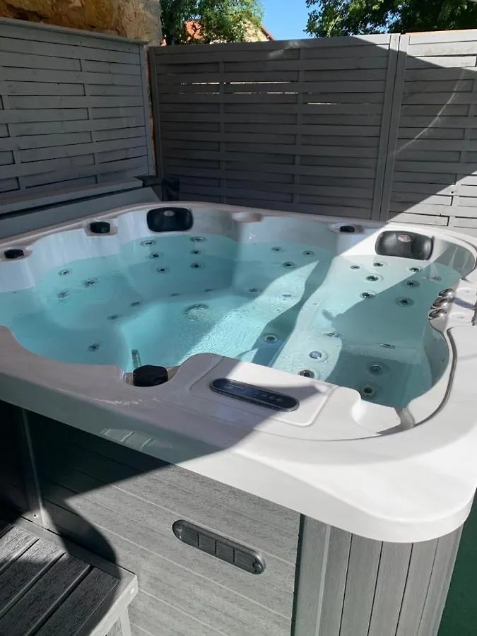 Vakantiehuis La Biche Au Bois Piscine Chauffee Jacuzzi Villa Cazals